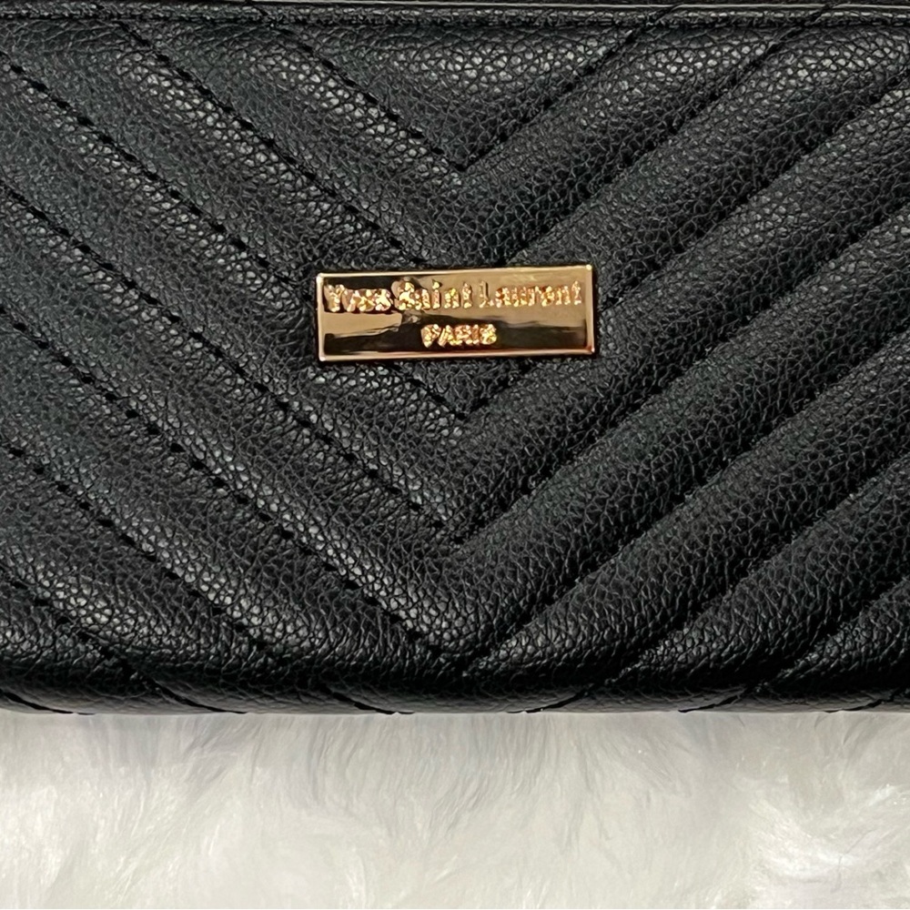 Zip around wallet